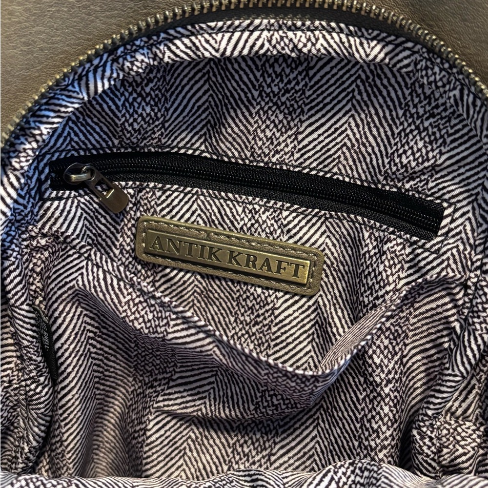 Antik Kraft | Adjustable Crossbody Sling Bag- Olive - Picture 4 of 5